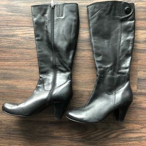 Women’s black leather boot with heel-size 9.5